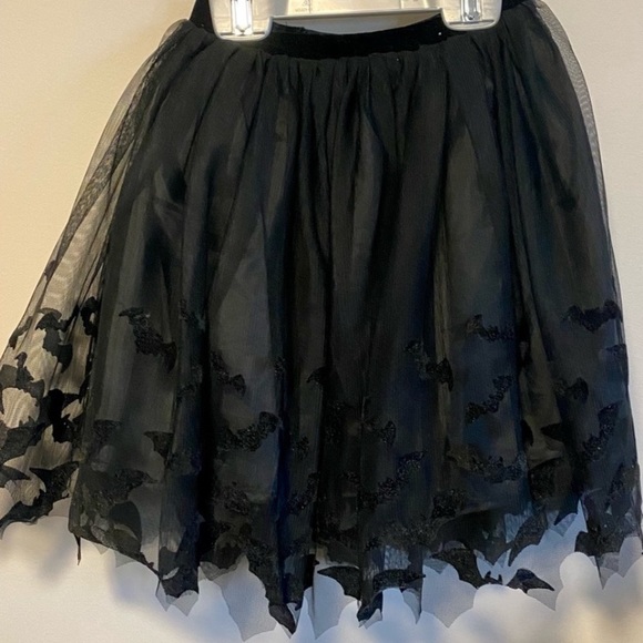 ☀️3 for $19☀️ Bat 🦇 skirt size 6 - Picture 2 of 2